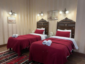 Authentic Arabesque 4BR Apt in Downtown - Royal 36